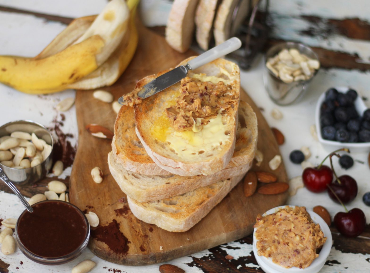 Wholemeal Toast with Nutritious Toppings